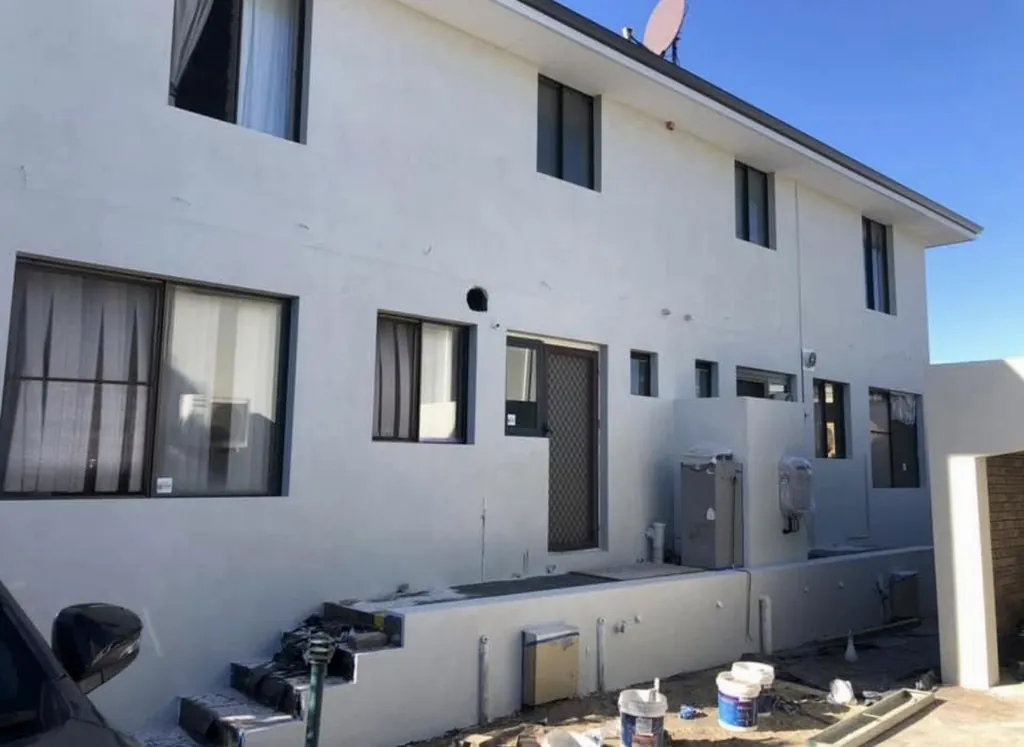 Rear wall after rendering, steps still being formed