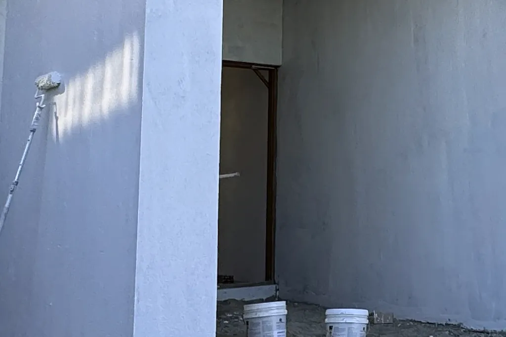 Close-up of a crisp rendered pillar edge